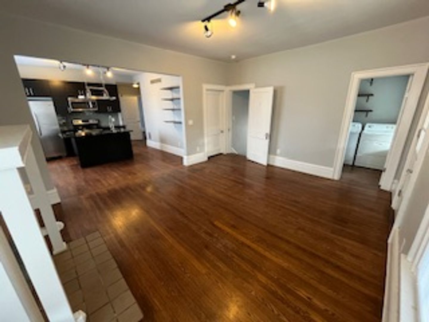 Columbus Apartment: 1698-1700 Oak St