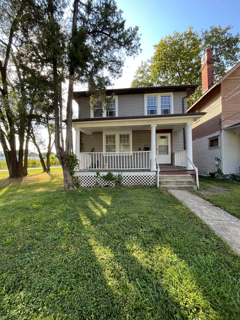 Columbus House: 635 Seymour Ave