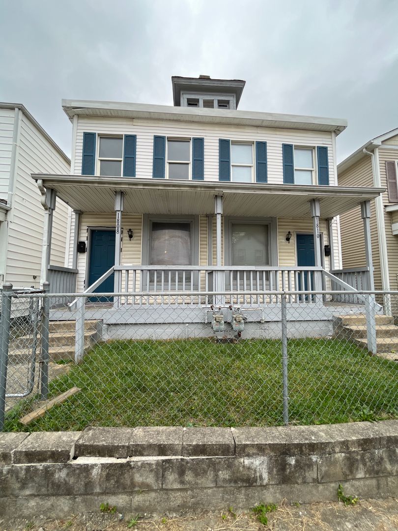 Columbus Apartment: 1808-1810 S 6th St