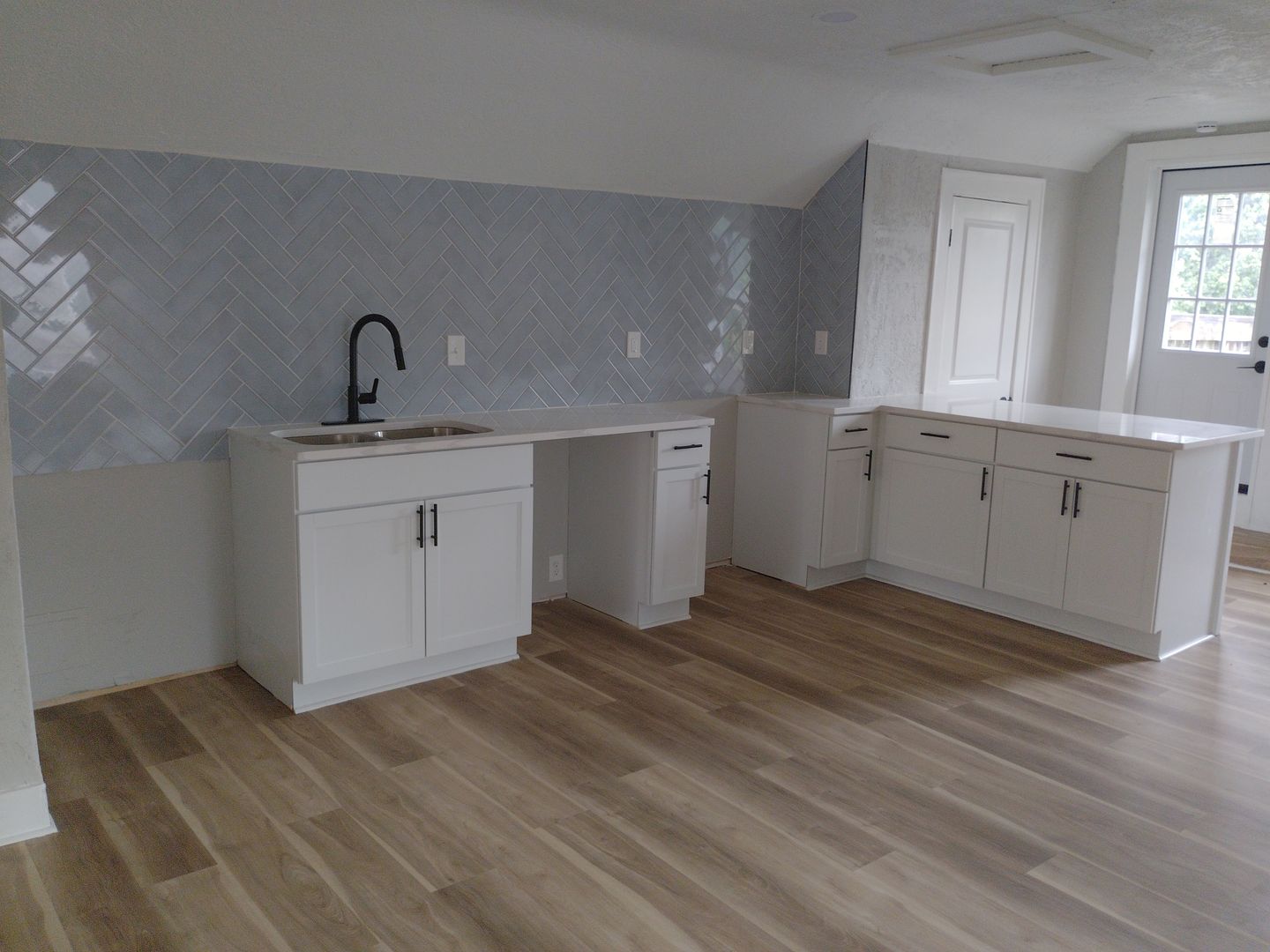 Columbus Townhome: 1712-1714 Bryden Road - Upstairs Apartment