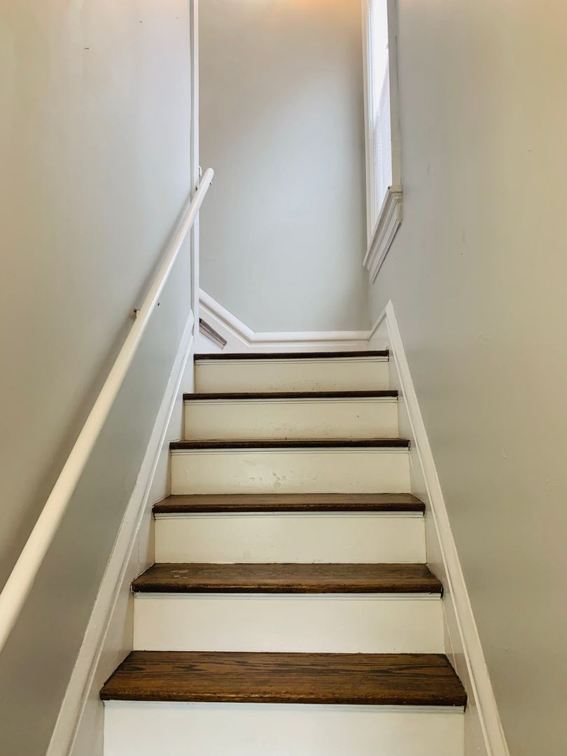 Columbus Apartment: 1698-1700 Oak St