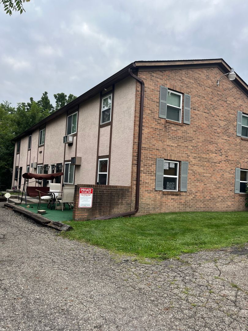 Columbus Apartment: 3327-3335 Morse Rd