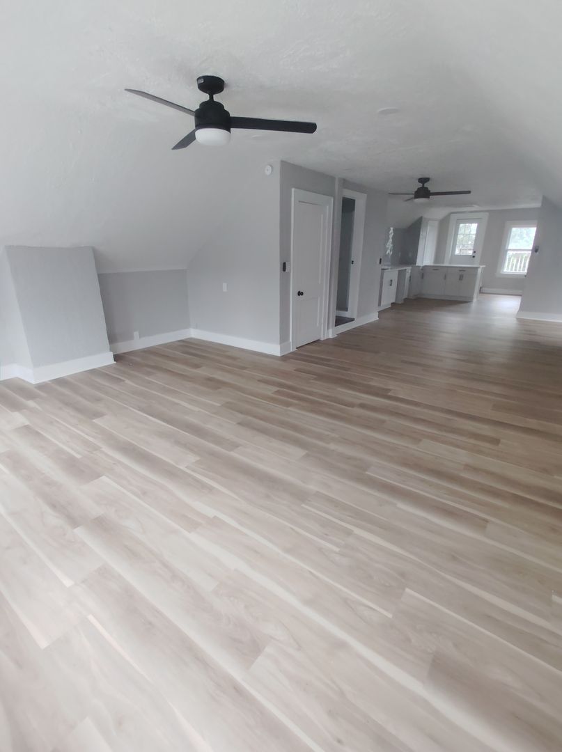 Columbus Townhome: 1712-1714 Bryden Road - Upstairs Apartment