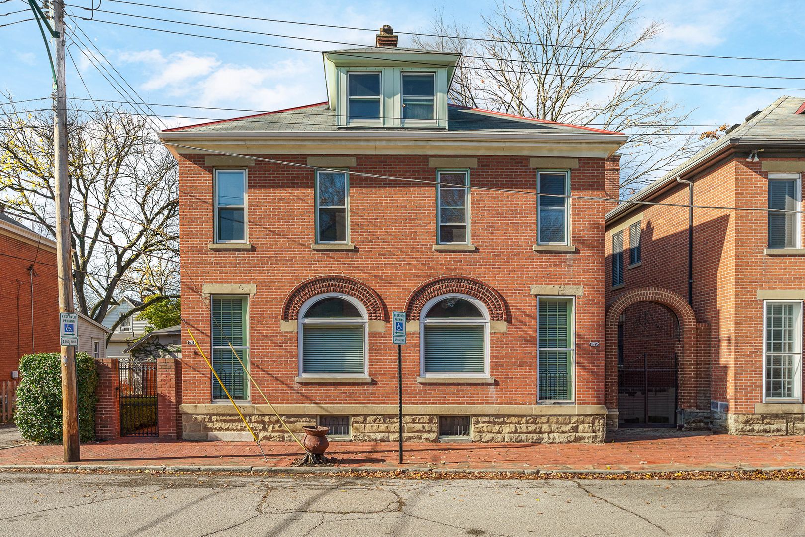 Columbus Apartment: 699-701 S 6th St