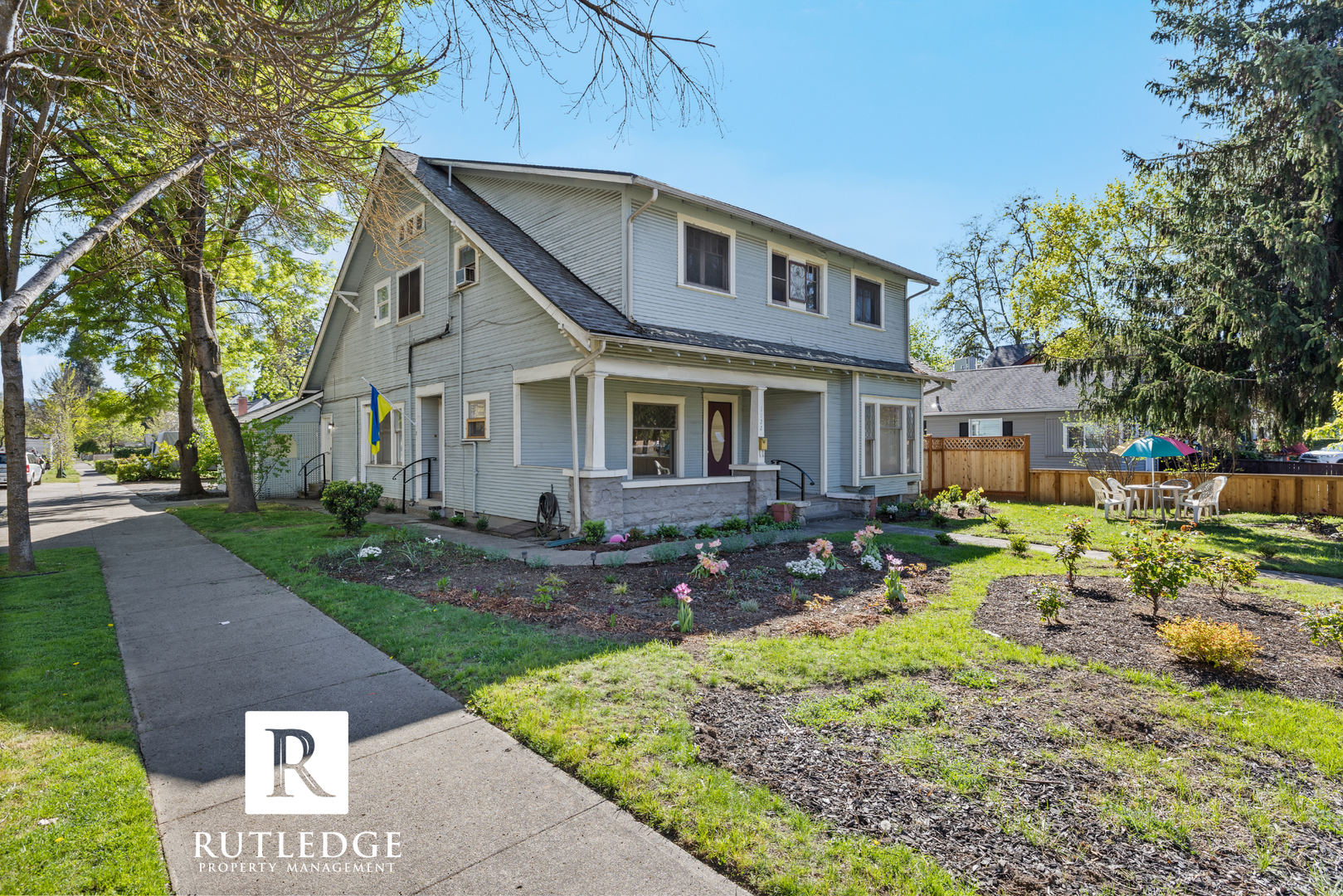 Medford House: 1122 E Main St