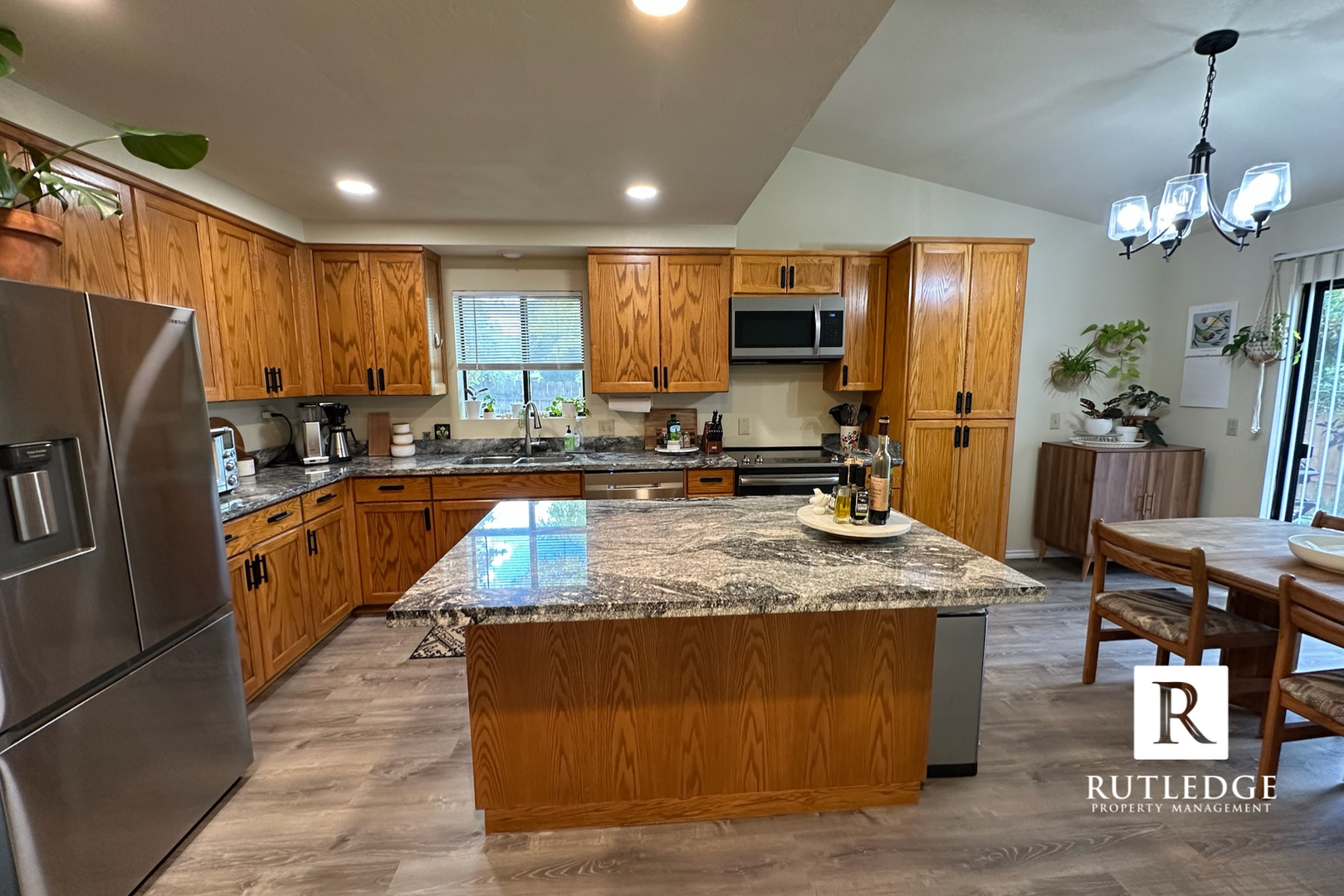 Ashland House: 2921 Grizzly Dr