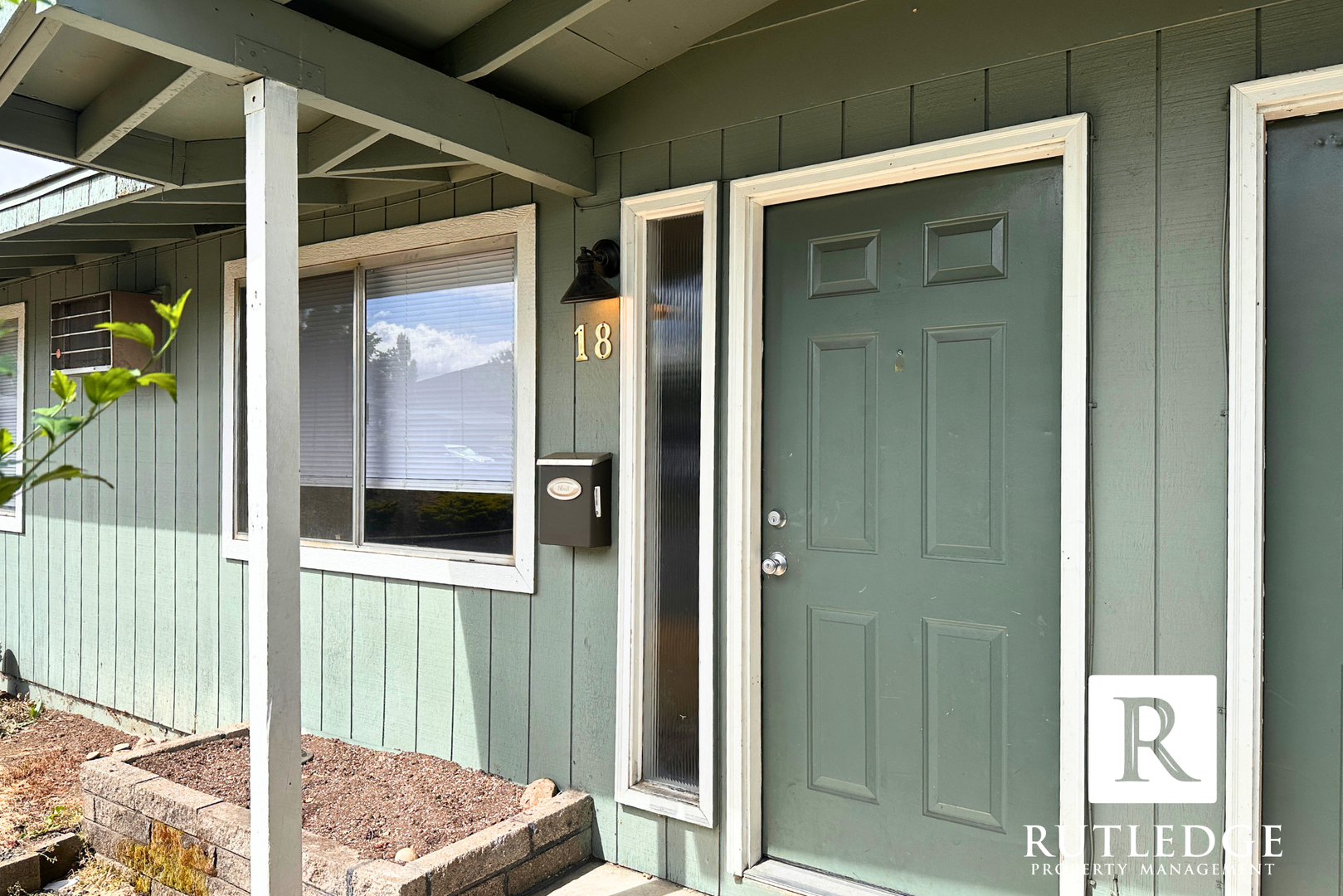 Medford House: 2250 Crater Lake Ave