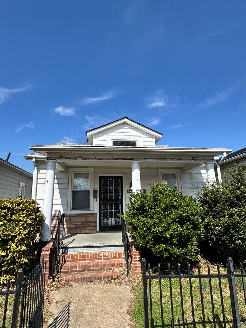 Richmond House: 1402 Melton Ave