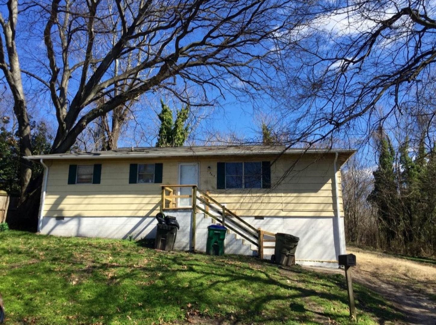 Richmond House: 5514 Almond Ave