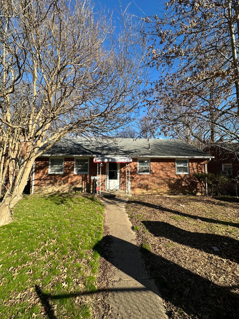 Richmond House: 5604 Campbell Ave