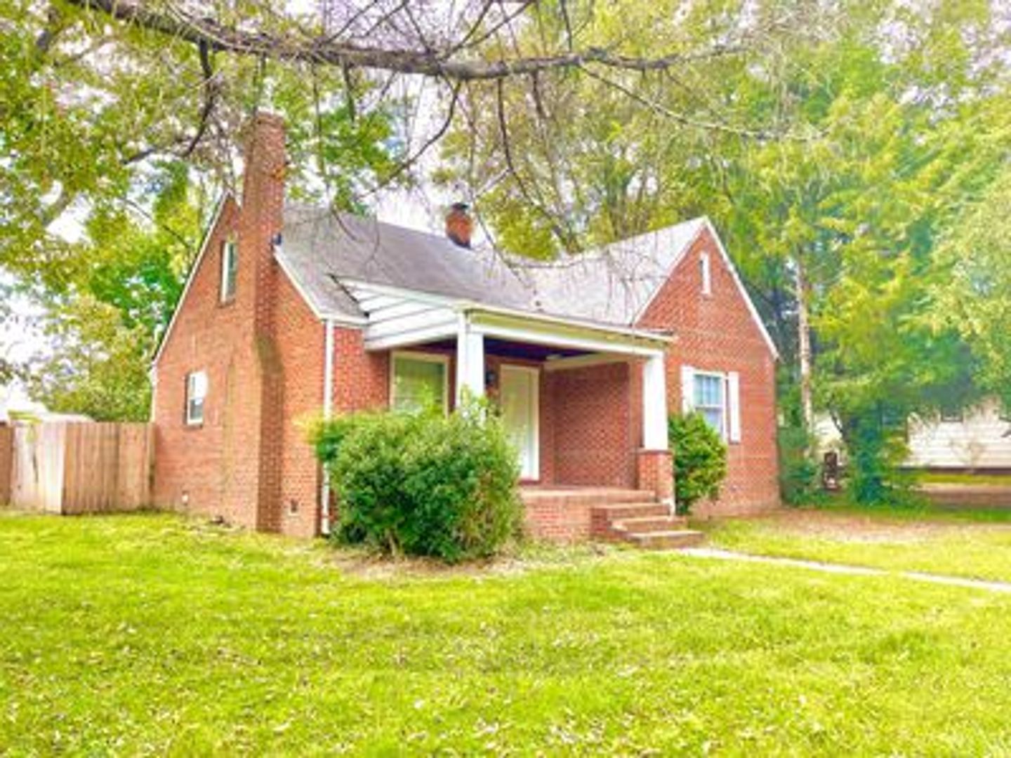 Richmond House: 5112 Lochaven Ave