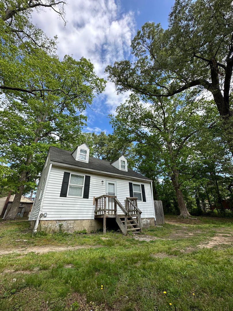 Richmond House: 1800 Buckner St