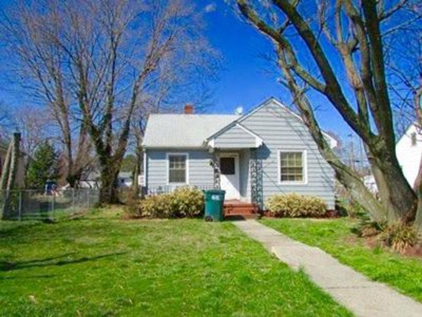 Richmond House: 2210 Shirleydale Ave