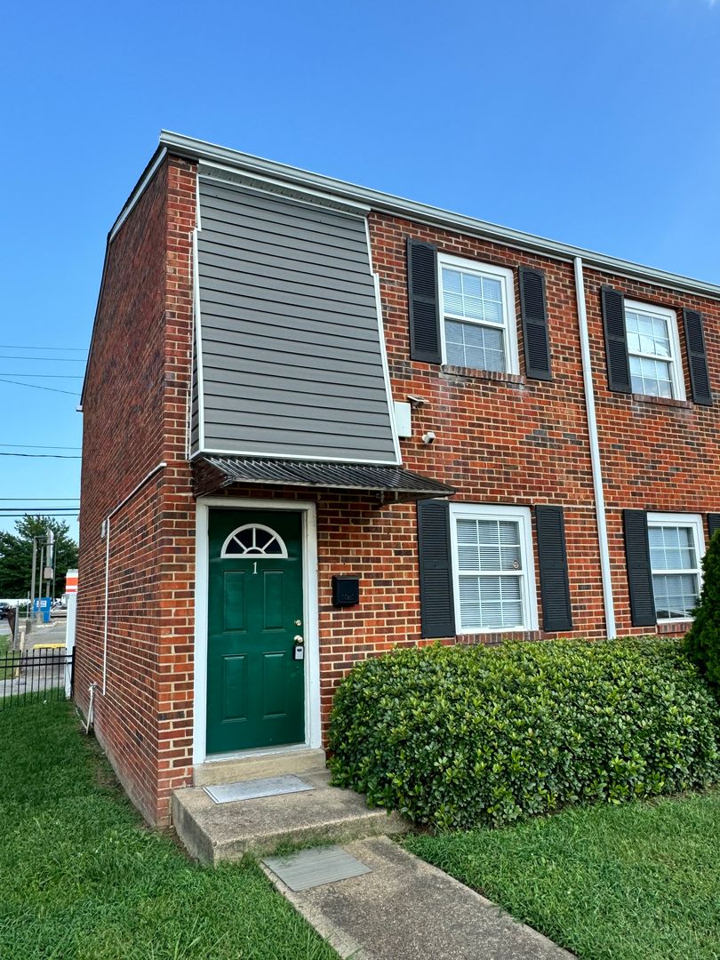 richmond Apartment: 1009 W Graham rd