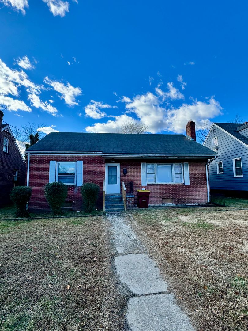 Petersburg House: 1920 Chuckatuck Ave