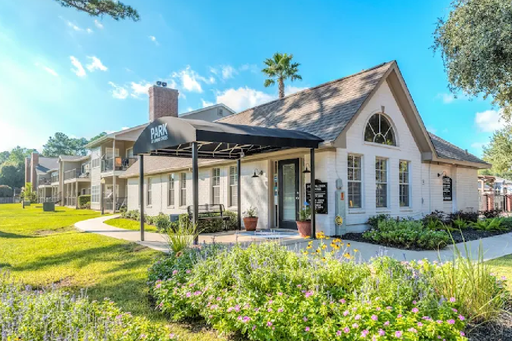 29807 Tomball Pkwy, TOMBALL, TX 77375