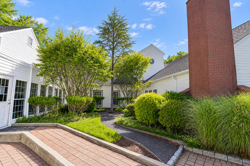 1111 Town Colony Drive, MIDDLETOWN, CT 06457