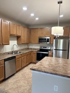 1 Bed | 1 Bath | 885 sq ft – photo 1