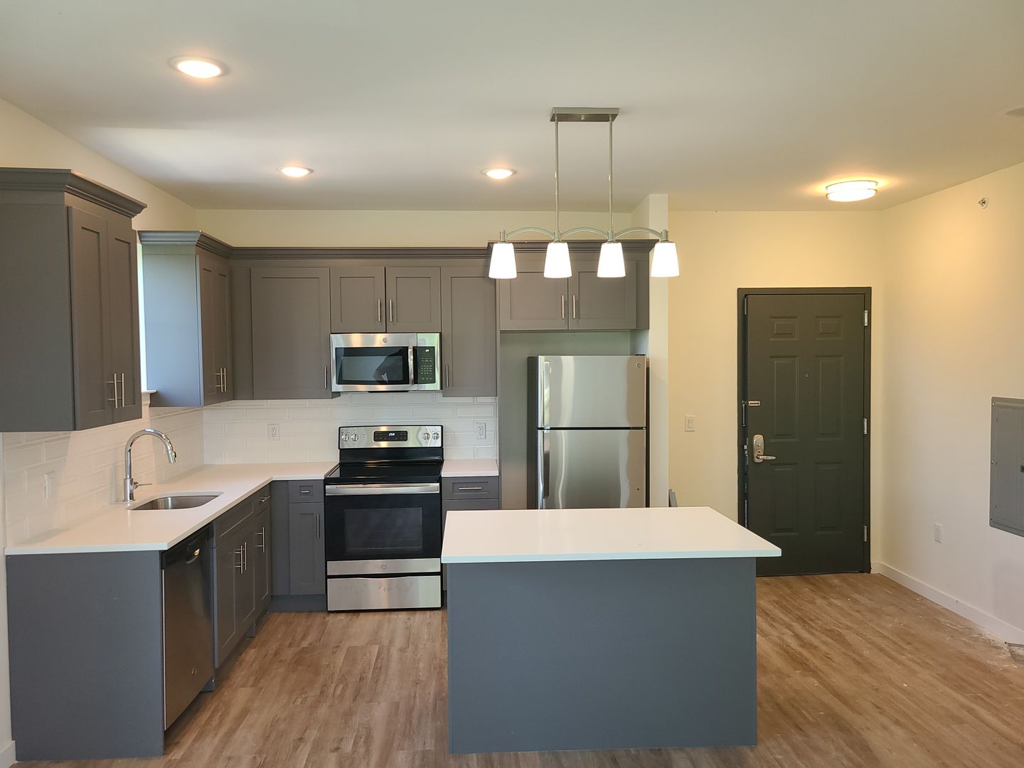 Fair Lawn Apartment: 0-02 Fair Lawn Ave.