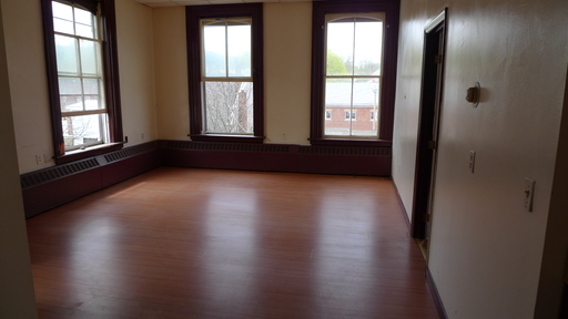 Great Top Floor One Bedroom
