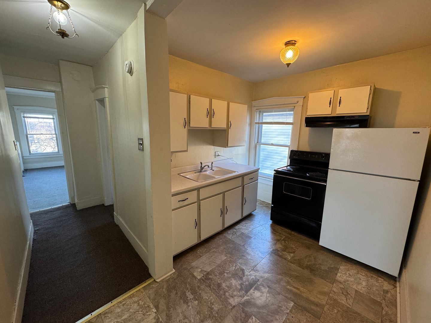 Rutland Apartment: 3 Nickwackett St.
