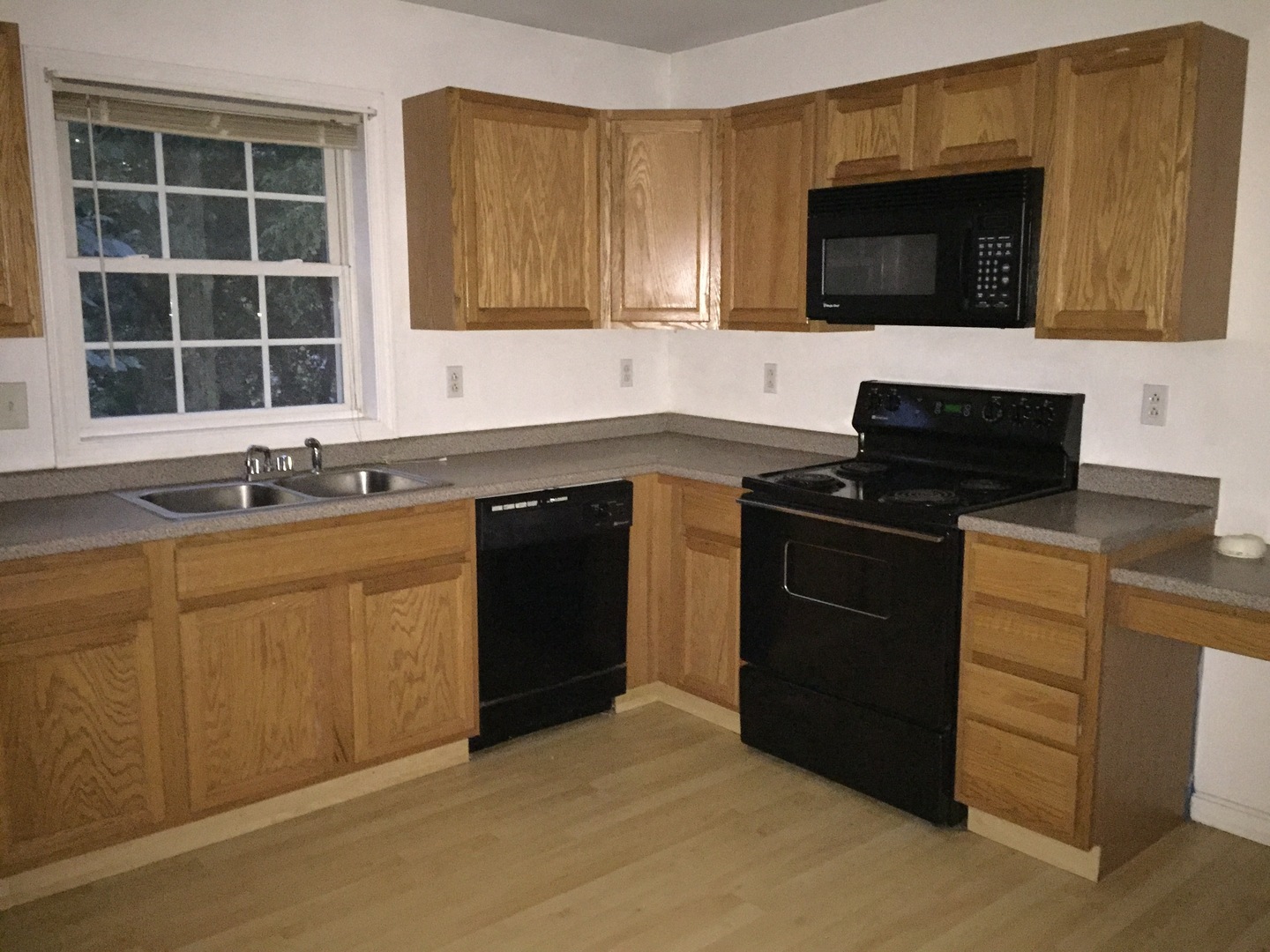 Claremont Apartment: 13 Meadow St