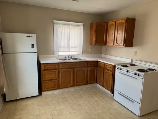 Second Floor One Bedroom Apartment in Rutland, VT (PRICE REDUCED!)