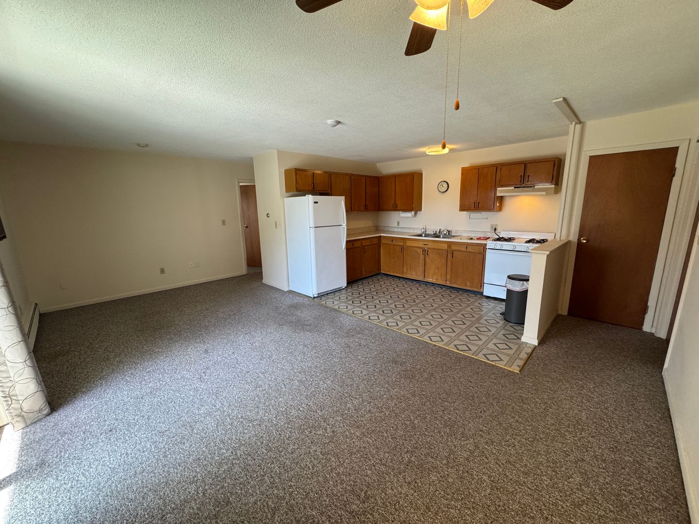 Springfield Apartment: 382-384 River St