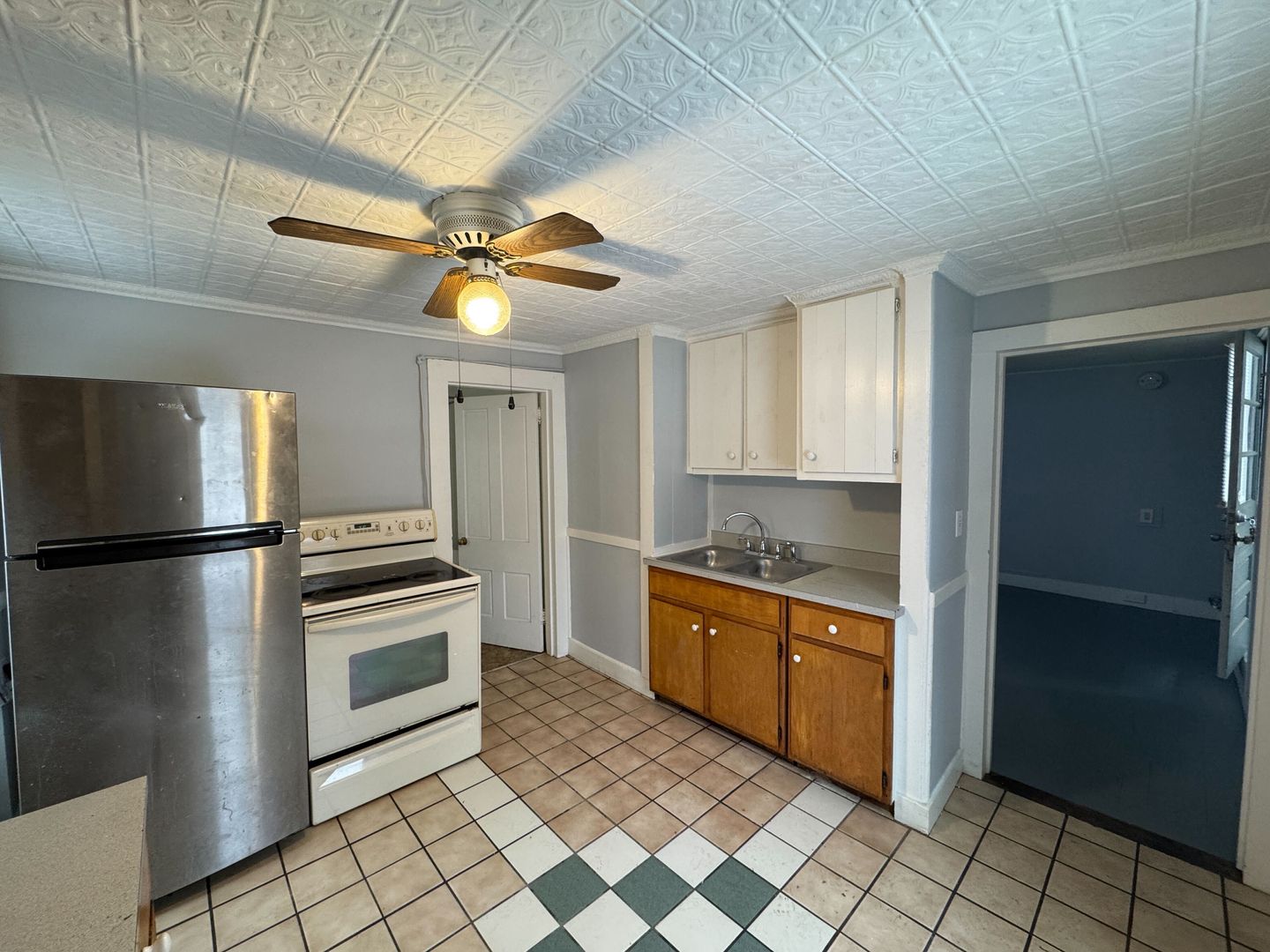 Claremont Apartment: 16 Union Street