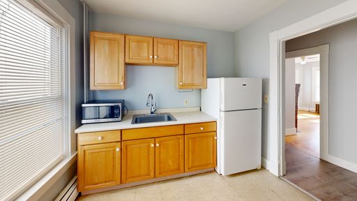 Spacious 2nd-Floor Apartment