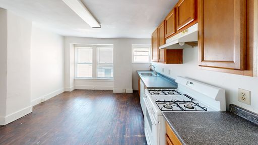 Third-Floor 2-Bedroom with an Office/den, Large Kitchen & Living Spaces
