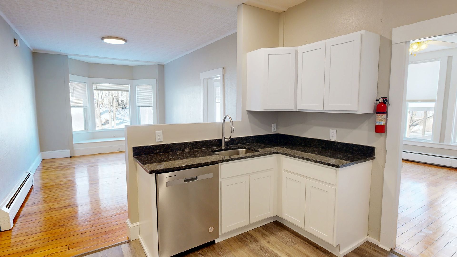 Windsor Apartment: 77 Union St
