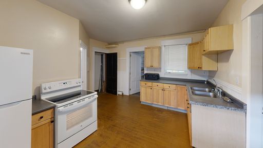 Very Spacious one bedroom with office/den option