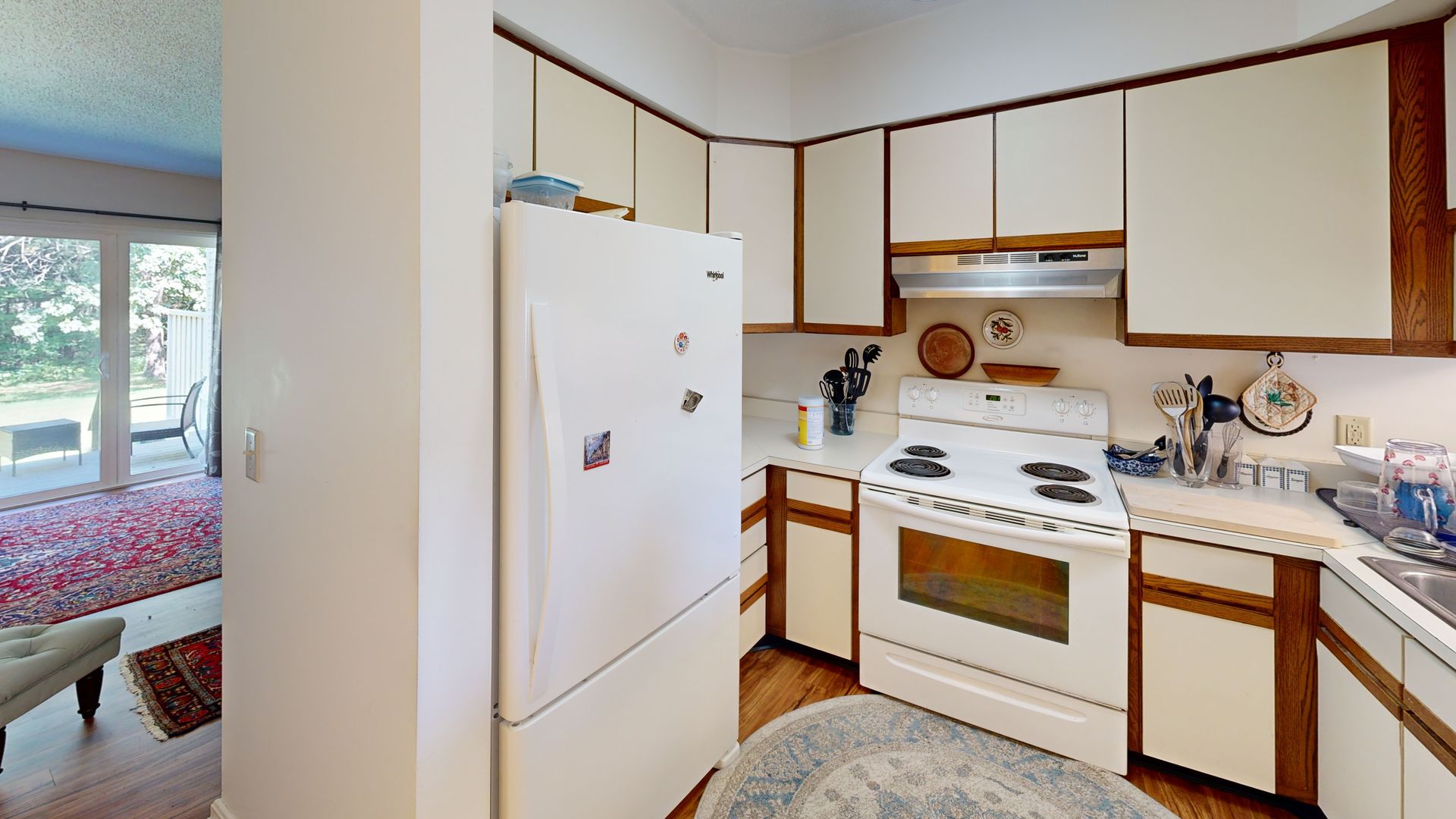 Furnished Two Bedroom Condo (CURRENTLY UNDER CONTRACT)