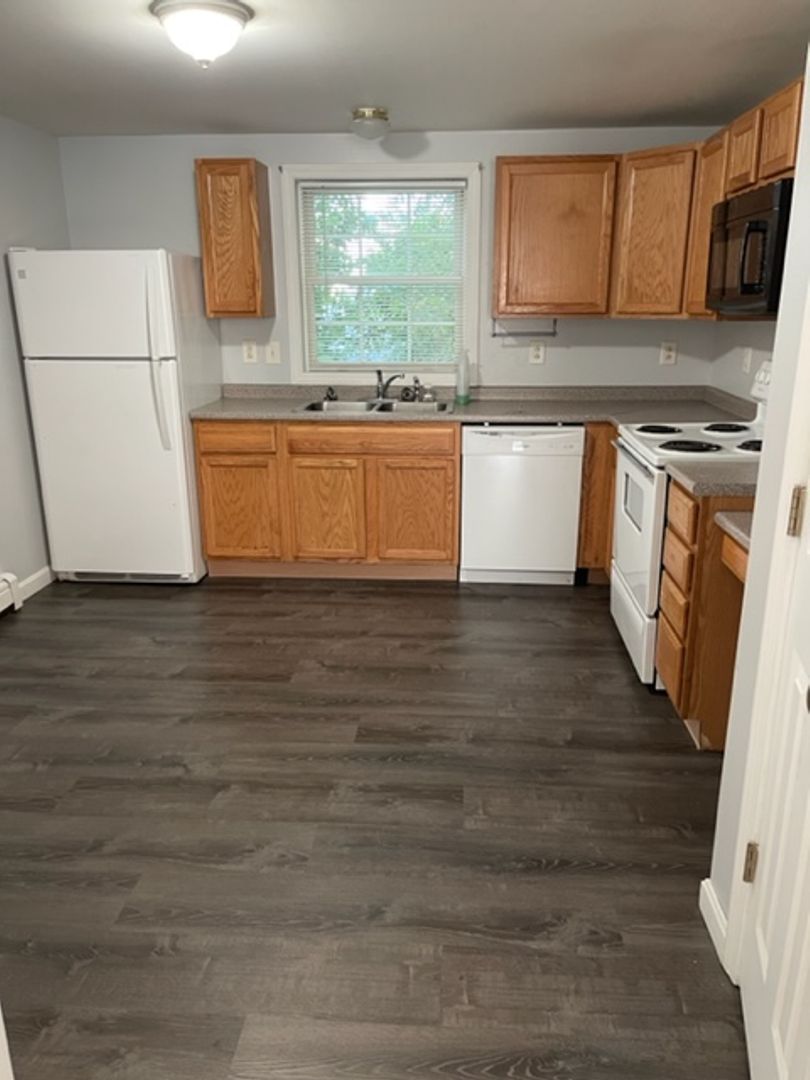 Claremont Apartment: 13 Meadow St