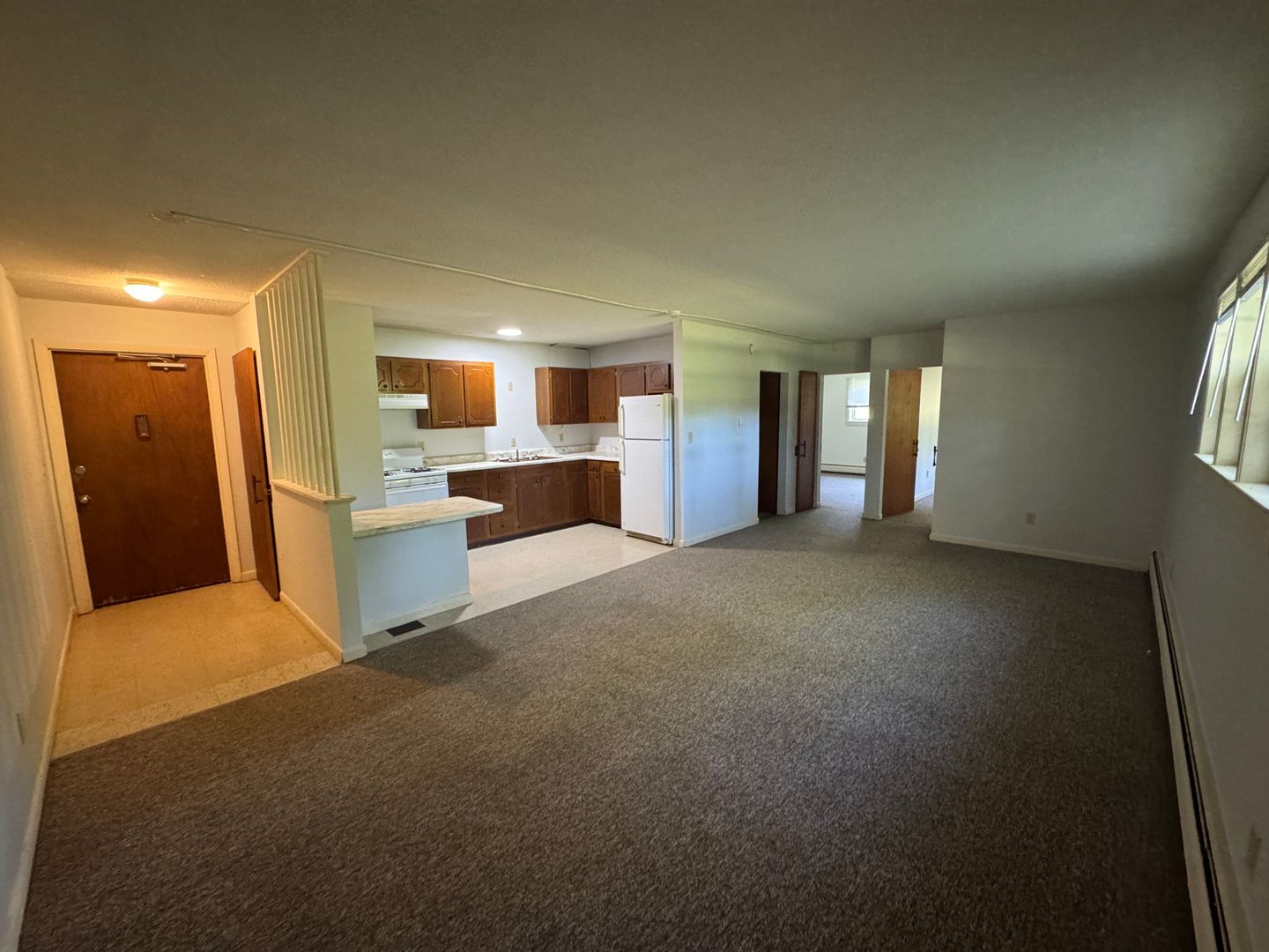 Springfield Apartment: 382-384 River St