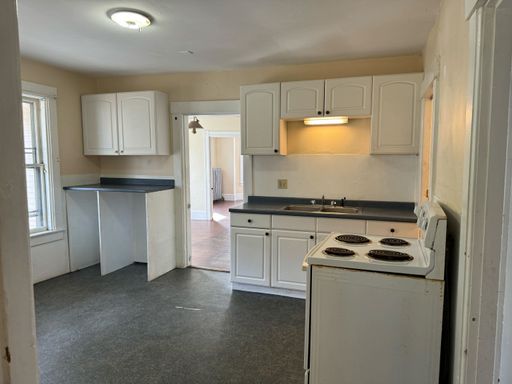 Spacious First-Floor 3-Bedroom Apartment
