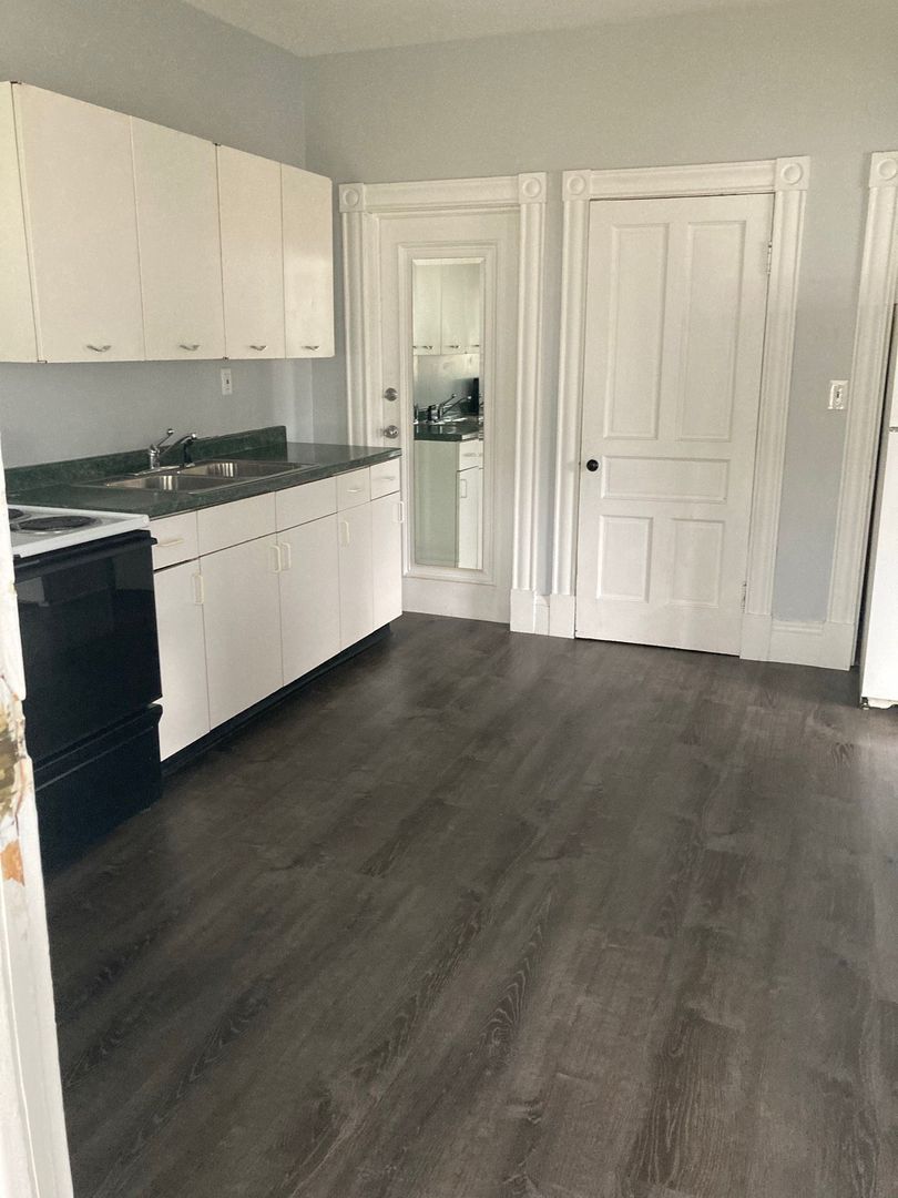 South Royalton Apartment: 506 South Windsor St.