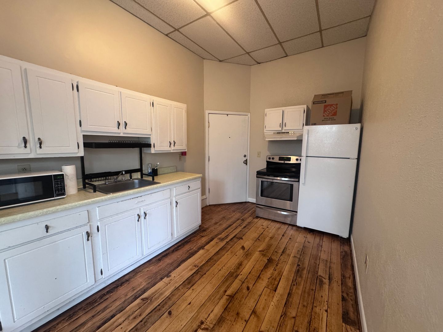 Windsor Apartment: 63 Main Street