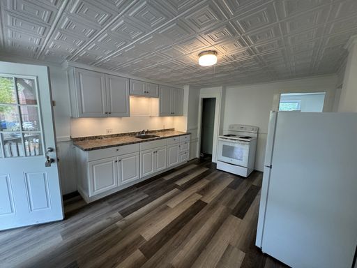 Cozy 1 Bedroom Apartment Near Newport Common