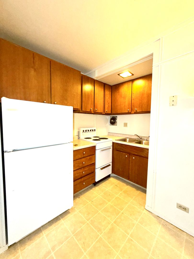 Appleton Apartment: 2221 Ballard Rd