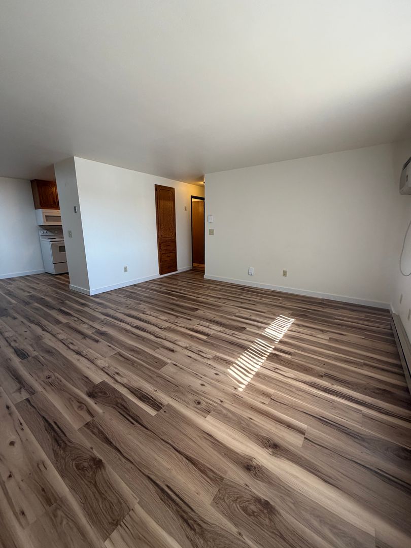 Little Chute Apartment: 966 E Elm Drive