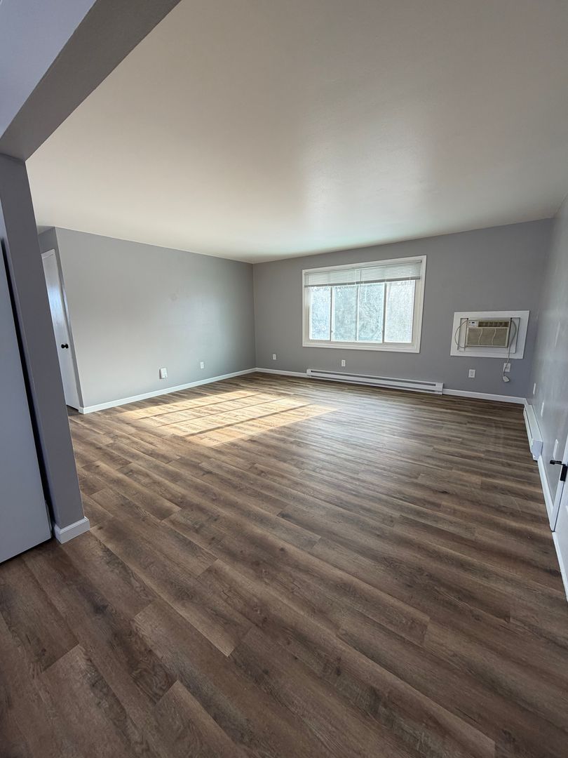 Little Chute Apartment: 1617 Freedom Rd