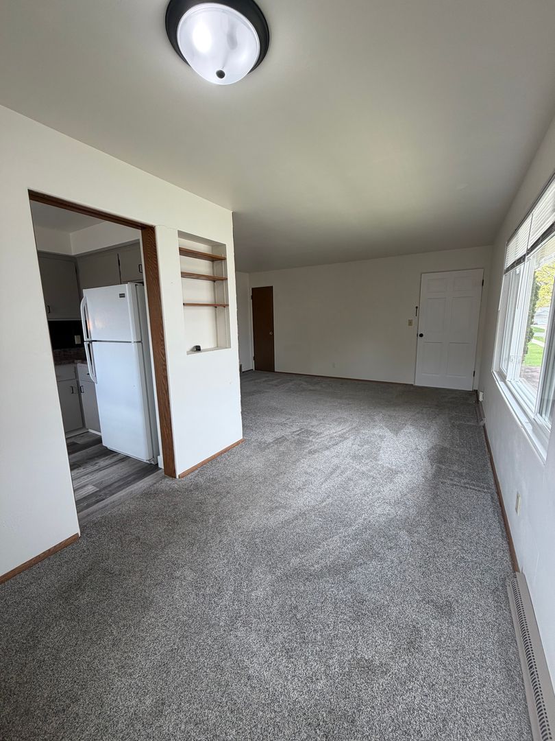 Appleton Apartment: 1727 Silvercrest Dr