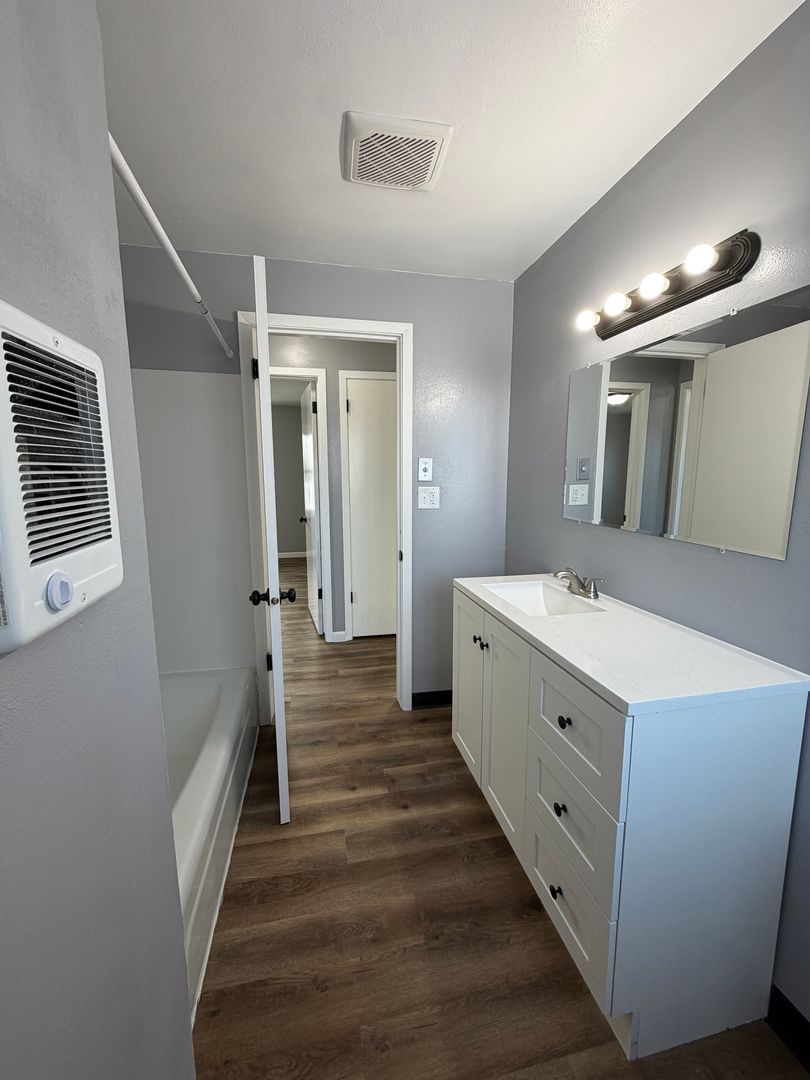 Little Chute Apartment: 1617 Freedom Rd