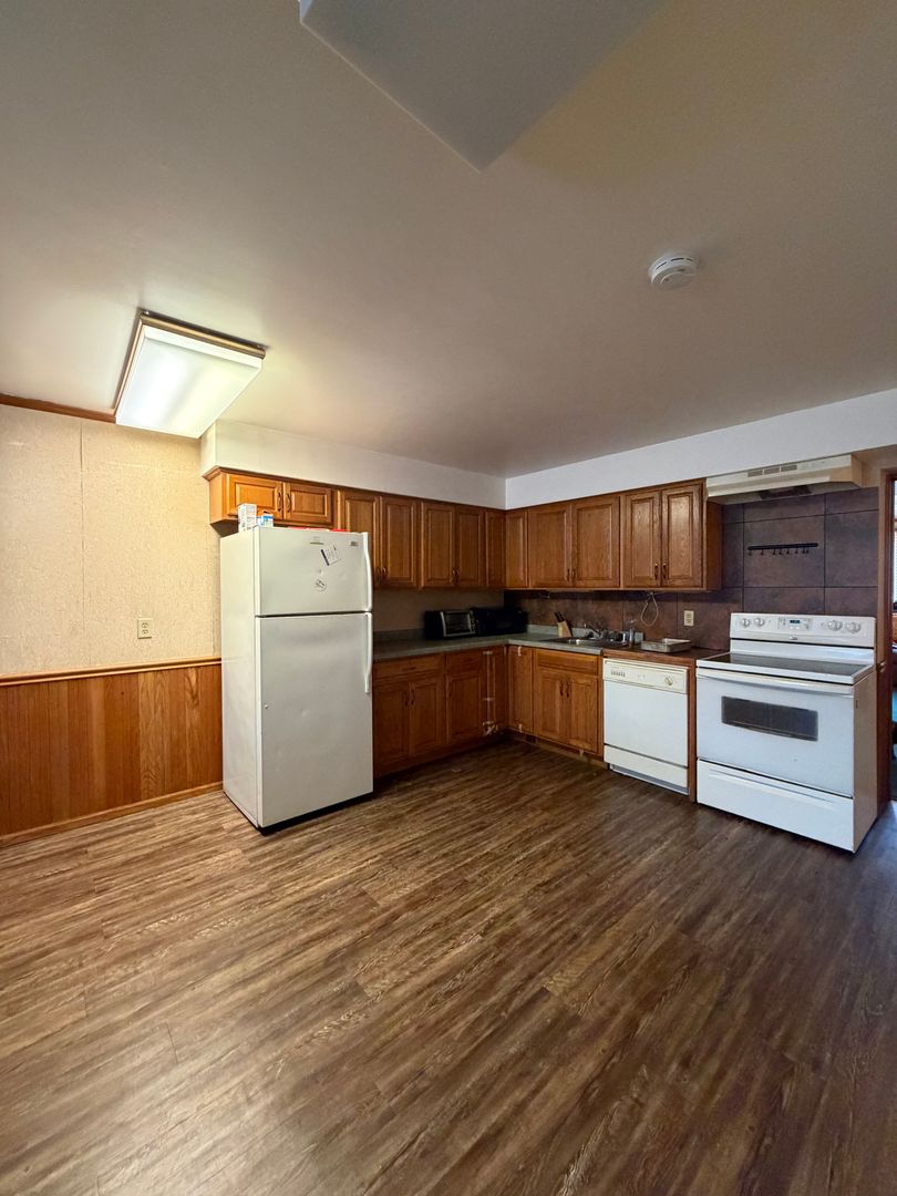 Menasha Apartment: 760 Valley Road
