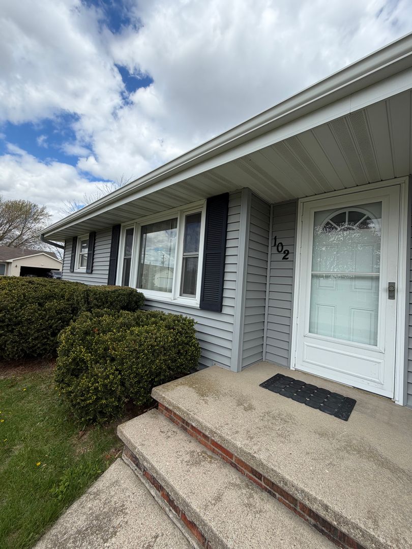Appleton Apartment: 102 S. MidPark Drive
