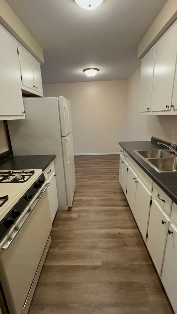 Appleton Apartment: 1005 S East St
