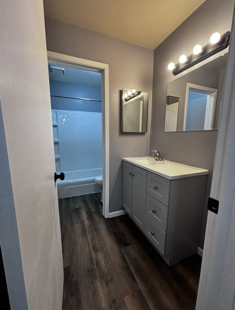 Appleton Apartment: 1005 S East St