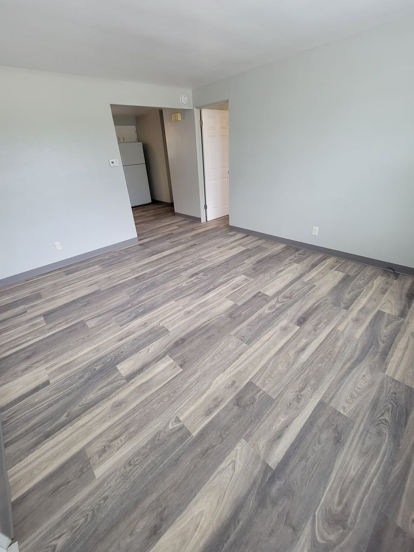 Kimberly Apartment: 437 S Railroad St